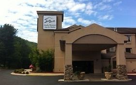 Smoky Mountain Inn & Suites
